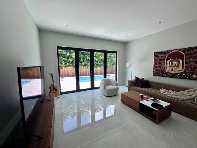 Building Photo - 8410 SW 65th Ave