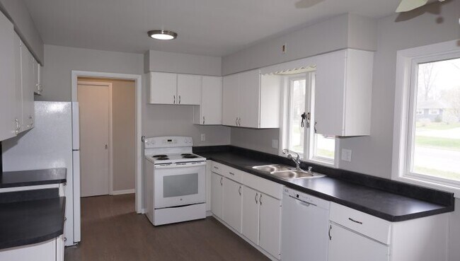 Photo - 222 S Whitney Way