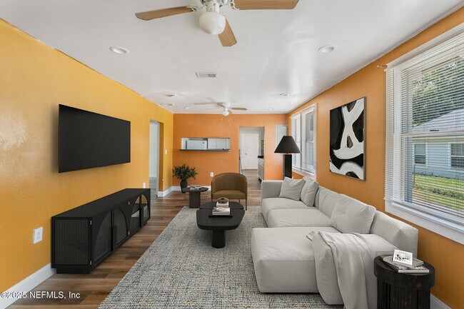 Photo - 1018 W 23rd St