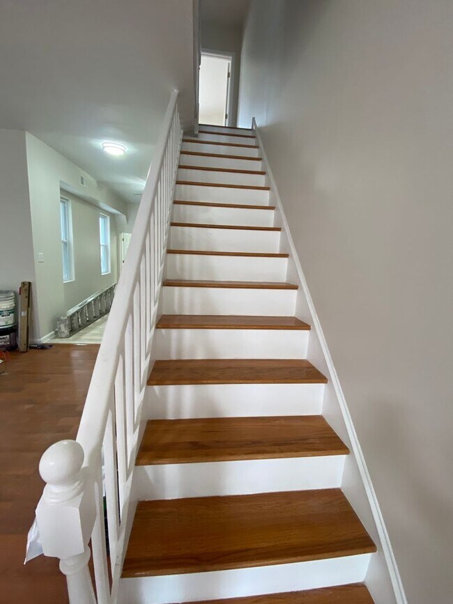 3B1.5B Row House Available NOW in Fishtown - 3B1.5B Row House Available NOW in Fishtown
