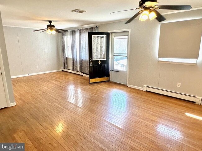 Building Photo - 401 Franklin St Rental