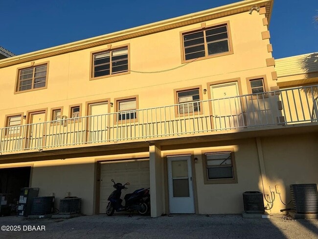 Building Photo - 3760 S Atlantic Ave Unit 5