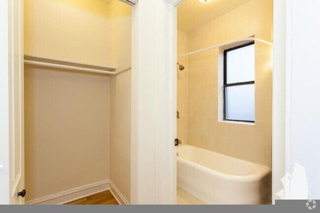 Building Photo - 1 bedroom in Chicago IL 60640 Unit 411 Rental