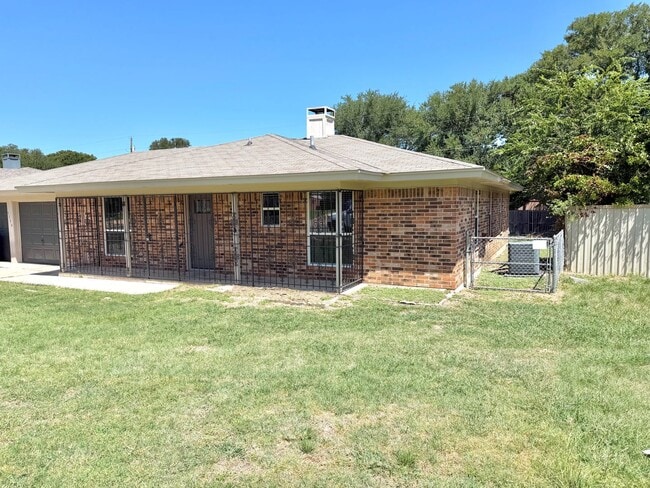 Photo - 1114 Rhonda Lee St