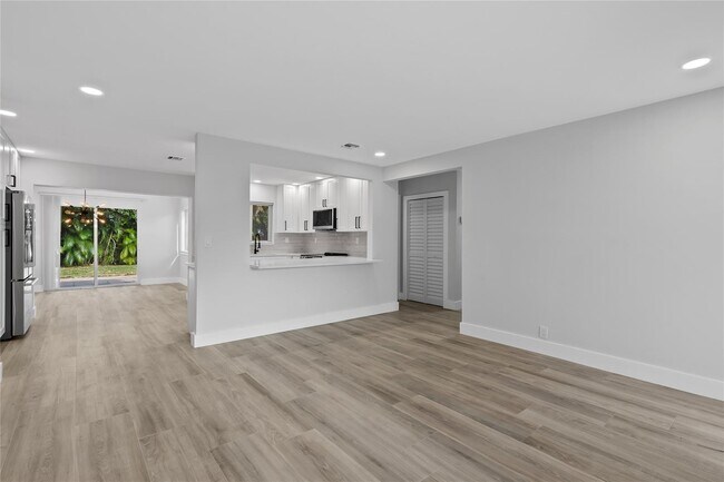 Photo - 333 NE 24th St