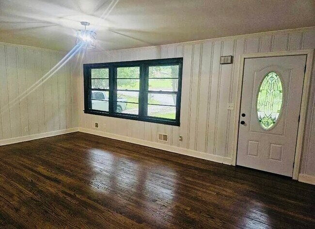 Photo - 202 S Wingate Rd