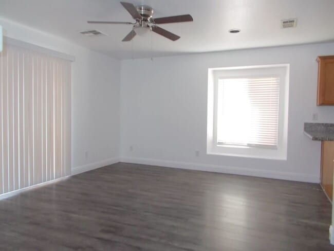Photo - Spacious 4-Bedroom, 2.5-Bathroom Home – Fr...