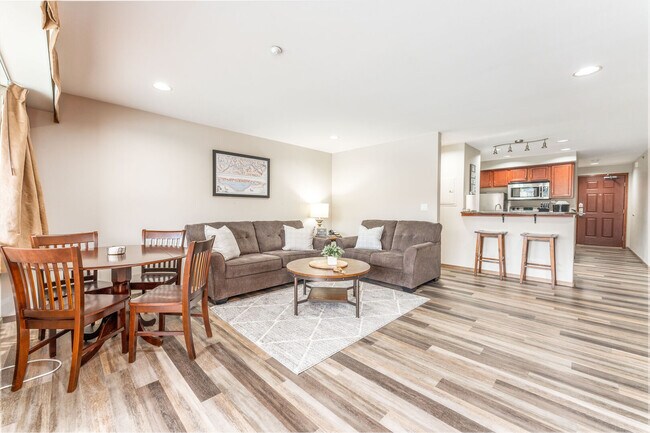 Photo - 322 W Woodin Ave