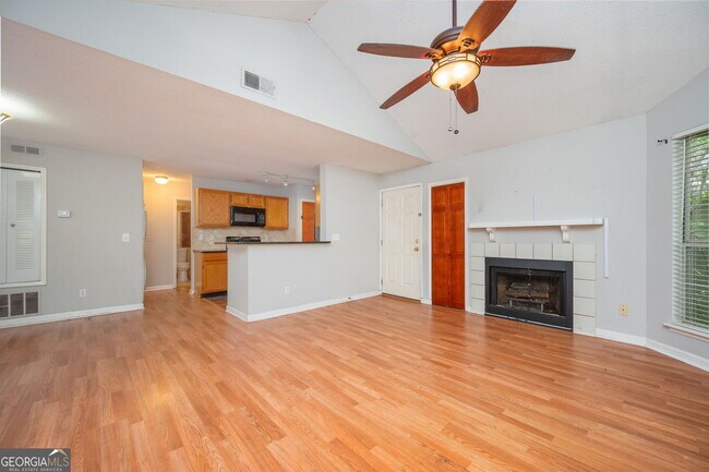 Photo - 915 Wentworth Ct