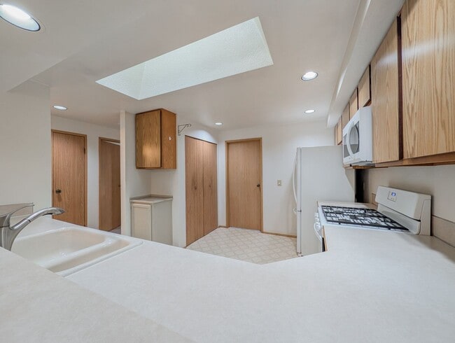 Photo - 4724 74th Pl NE Unit B