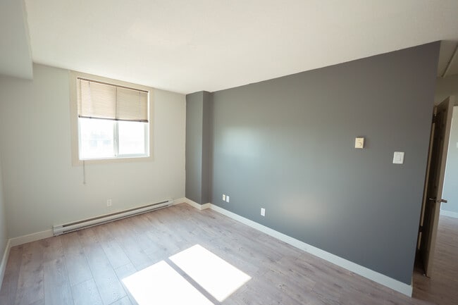 Photo - Highland Tower