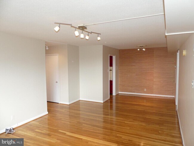 Photo - 1101 St Paul St Unidad 1806