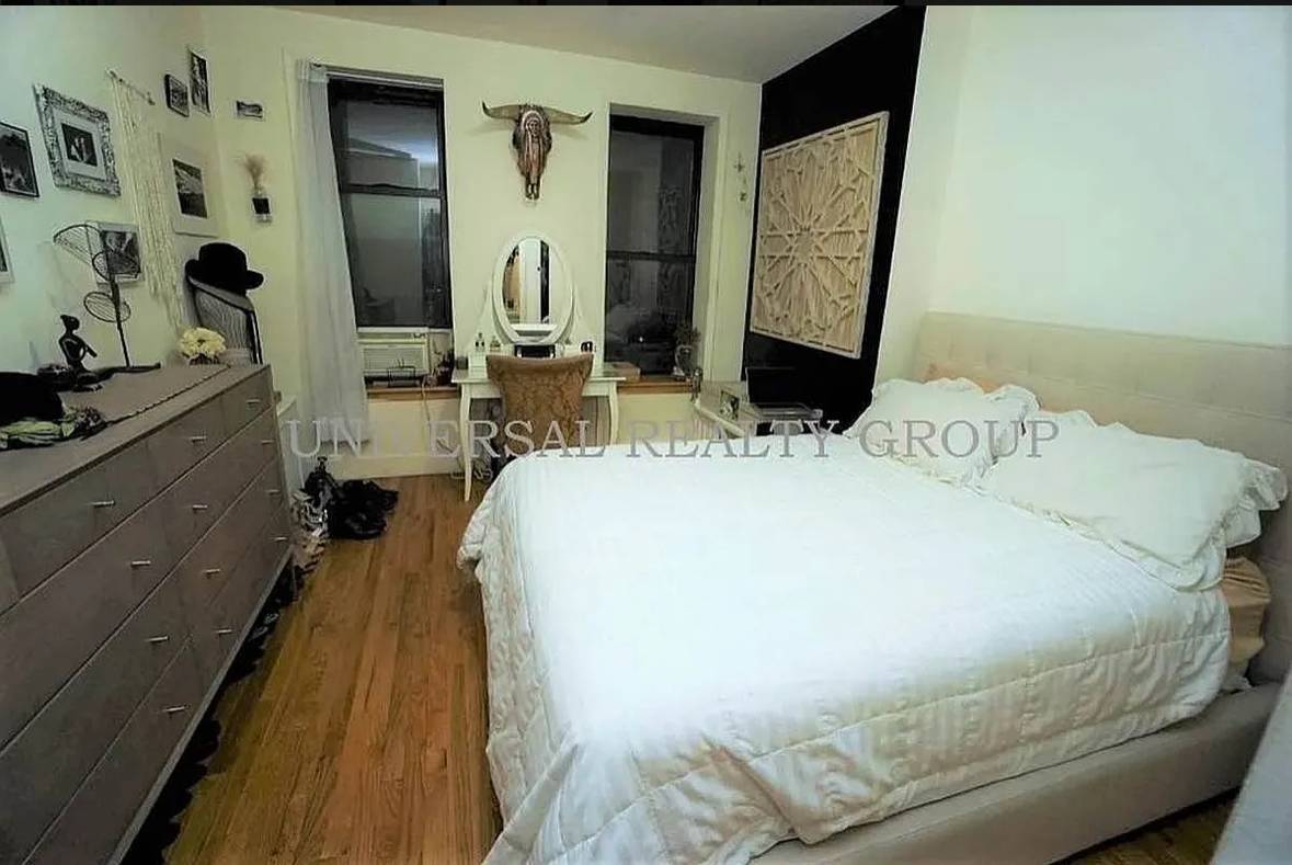 Photo - 3093 Fulton St