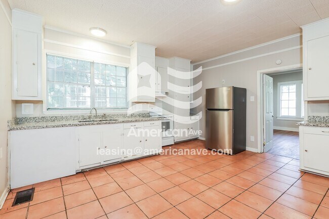 Photo - 465 E Ridgeway St