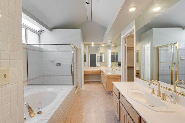Photo - Luxury Meets Comfort in This Beautiful 4-Bedroom Retreat