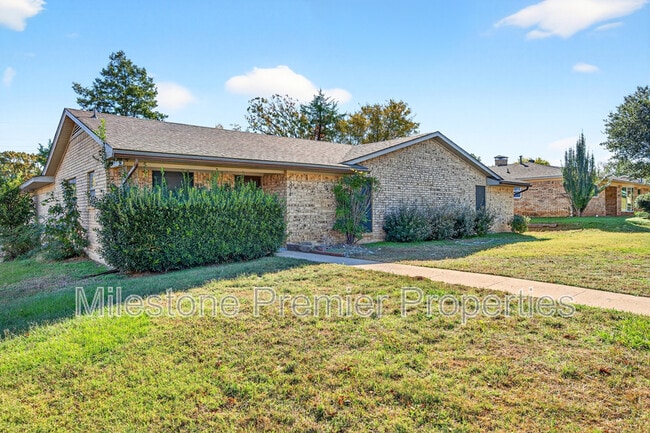 Photo - 3014 Jennifer Ave