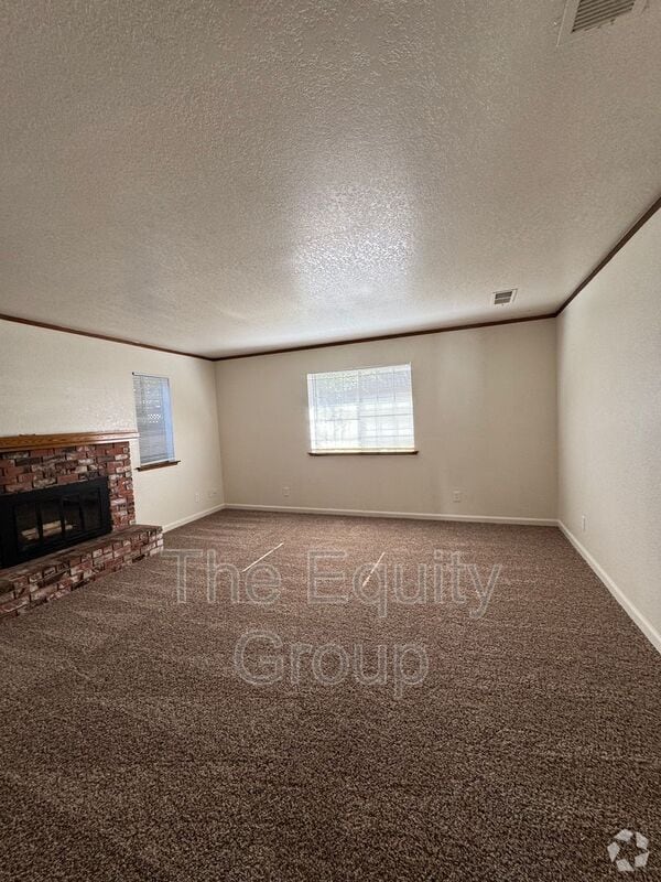 Building Photo - 736 S Linwood St Rental
