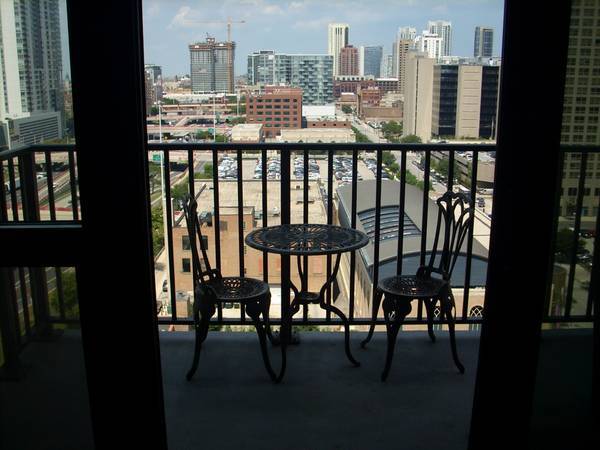 Building Photo - 210 S Desplaines St Unit 1107