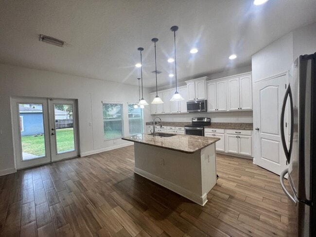 Photo - 4/3/2 HOME IN EDINA GARDEN OF EDEN