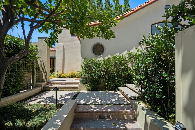 Photo - 9001 Rosewood Ave