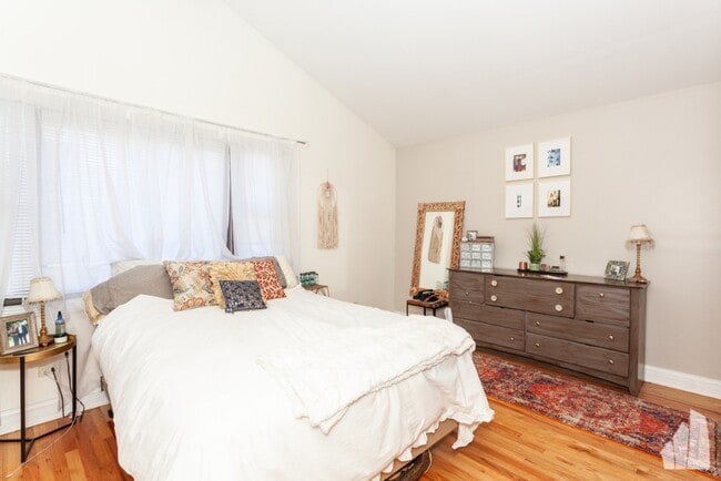 Photo - 1433 W Oakdale Ave Unit ch1