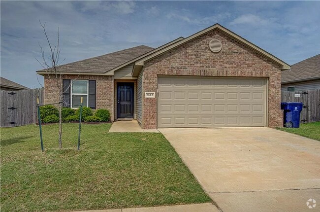 Building Photo - Charming 3-Bedroom, 2-Bath Home Near Lake ...