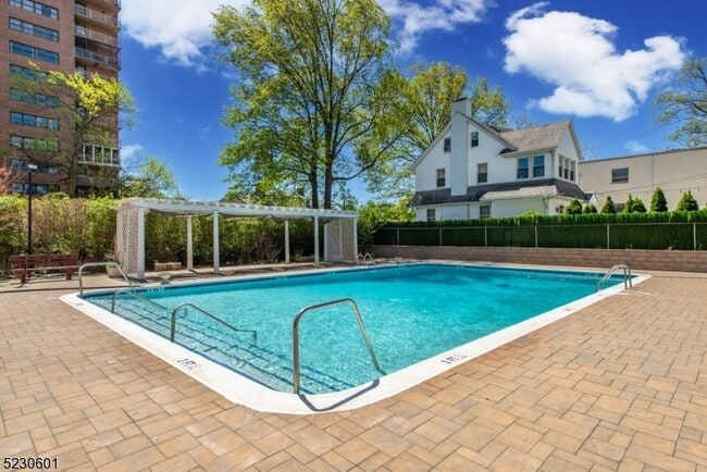 285 Aycrigg Ave