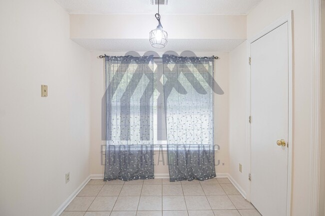 Photo - 148 Country Walk Cir