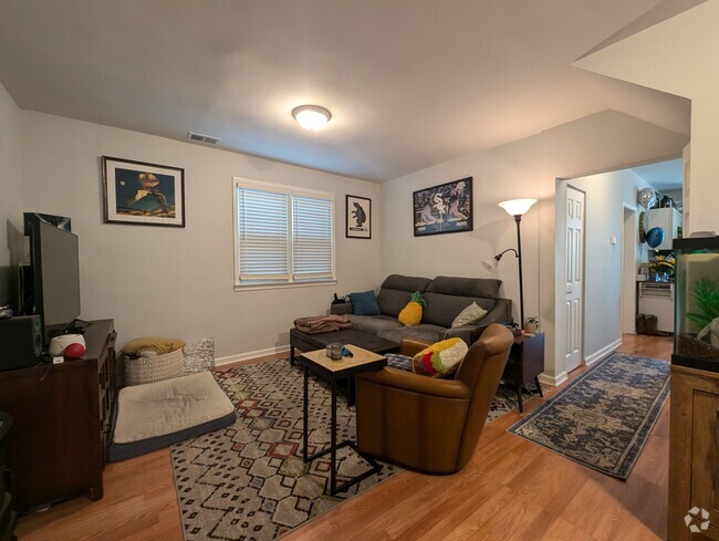 Building Photo - 1520 W Melrose St Unit 2R Rental