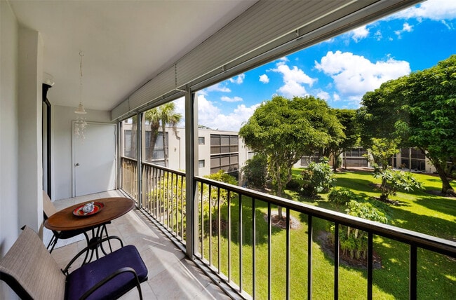 Photo - 5250 Las Verdes Cir Unit 317