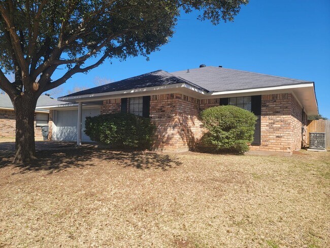 Photo - 3 Bedroom 2 Bathroom Golden Meadows Bossie...