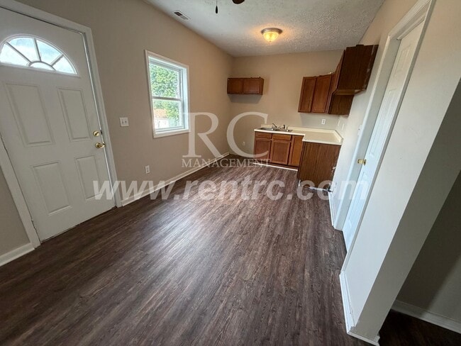 Photo - 604 N Main St