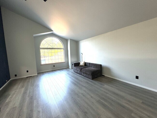 Photo - 4Bd/2.5Ba Everett Home
