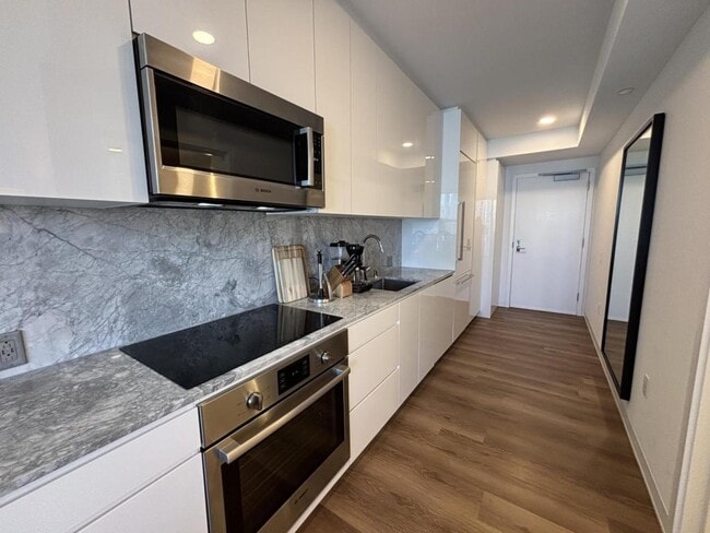 Photo - 987 Queen St Unit 2405