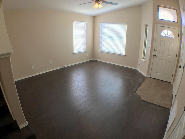 Photo - Mesquite Hills 3bed/2.5bath plus Loft REFR...