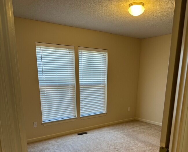 Photo - 1160 E 77th Ter