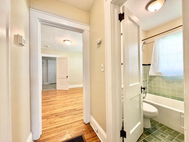 Photo - 920 Lexington Ave
