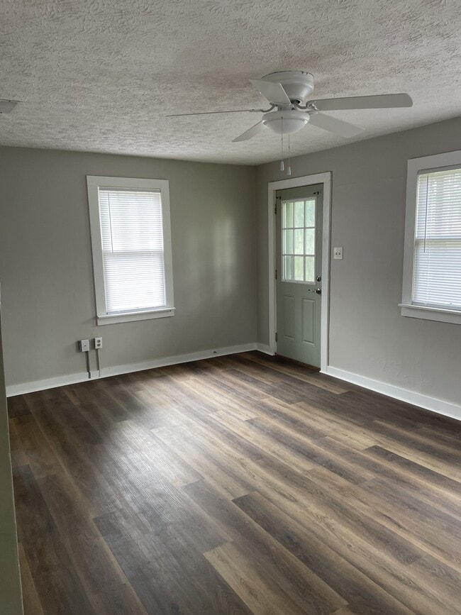 Building Photo - 116 S 1st St Rental