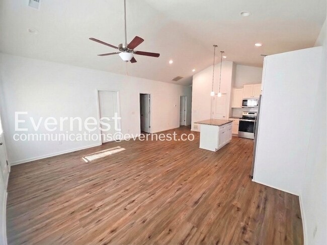 Photo - 225 Tanner St