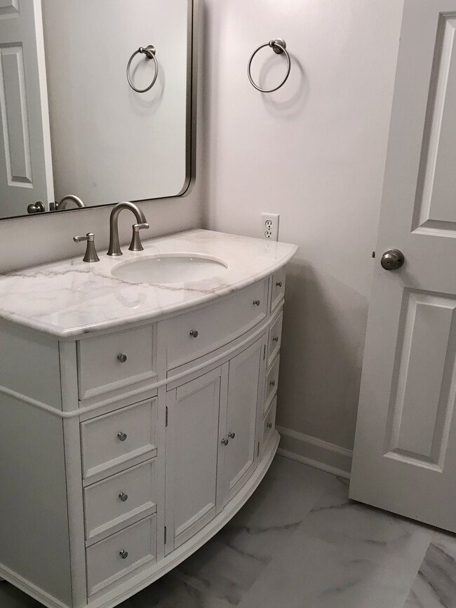 Building Photo - 21 Vaughns Gap Rd Unit G117 Rental