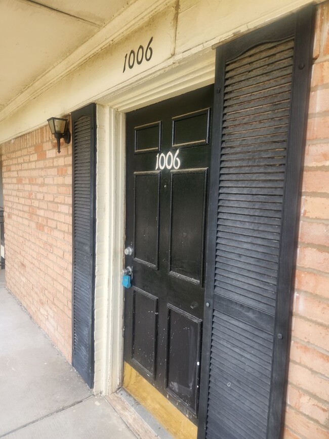 Afforadable 1 Bedroom Condo- Ready for new... - Afforadable 1 Bedroom Condo- Ready for new...