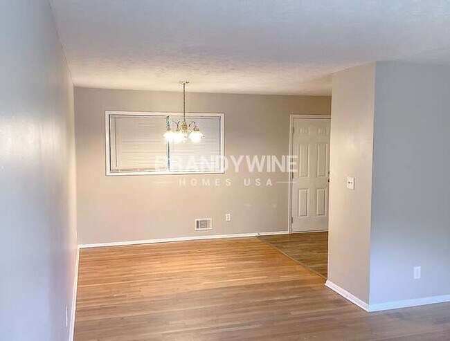 Photo - 1357 Heather Cir