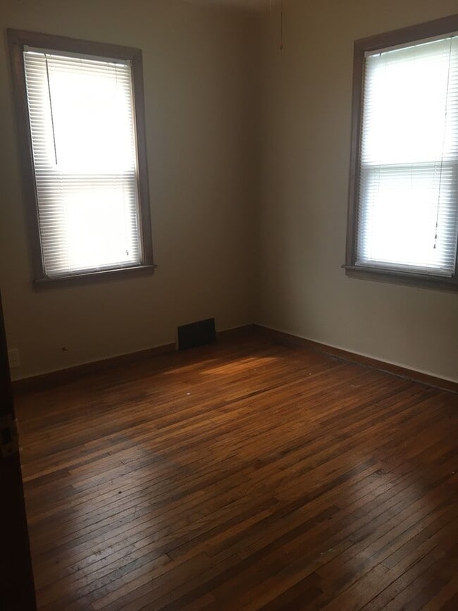 1324 Stratford Ave