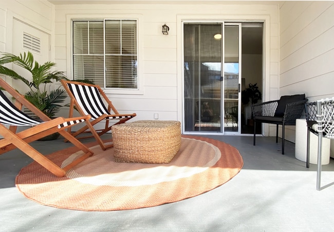 Outdoor Patio | Fountains at Emerald Park Apartments | Apartments in Dublin, CA