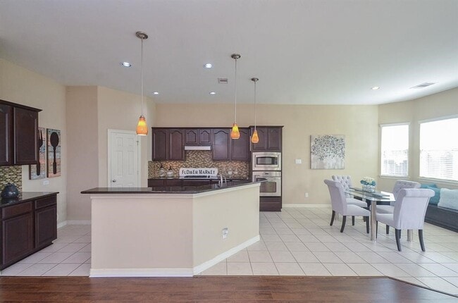 Photo - 4107 Elk Bluff Ln
