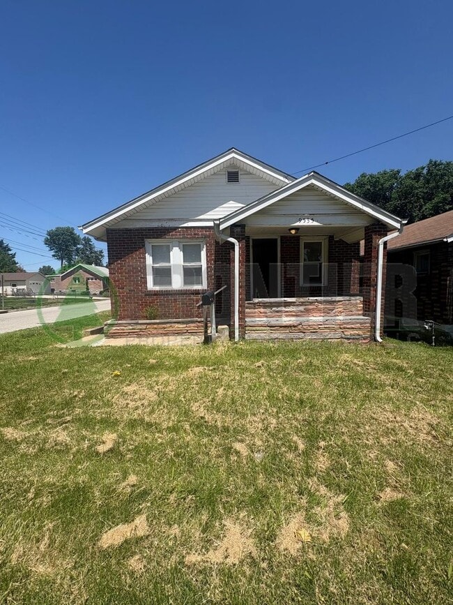 Building Photo - Charming 2Bed 1 Bath Home  Perfect for Families, Accepts Section 8/Housing Vouchers!