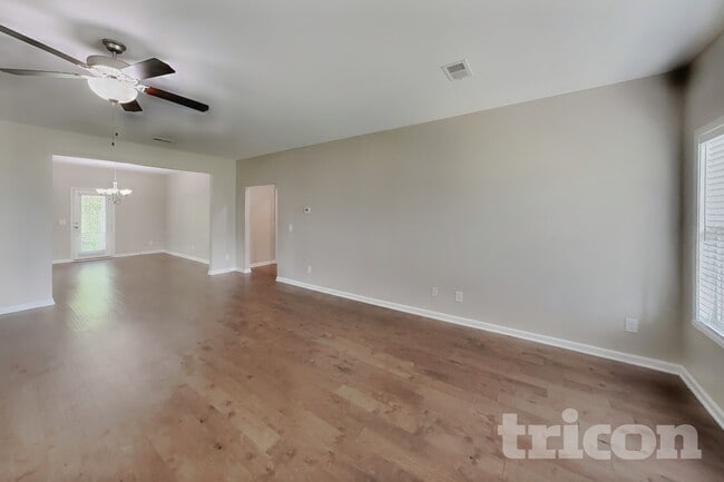 Photo - 925 Beverly Ct