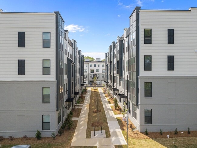 Building Photo - Gorgeous New Construction!  Updated Kitchen, SS Appliances, Open Floorplan, Garage