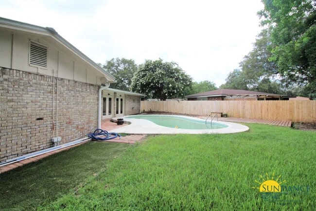 Photo - Beautiful Northgate Estates Home with Pool!