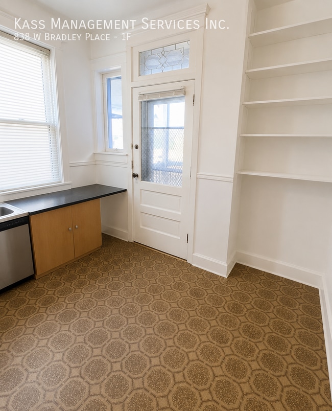 838 W Bradley Pl Unit 1F